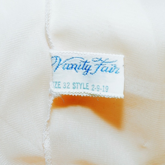 SOLD!!!!60s Vanity Fair Lovely Night Gown - Picture 6 of 8